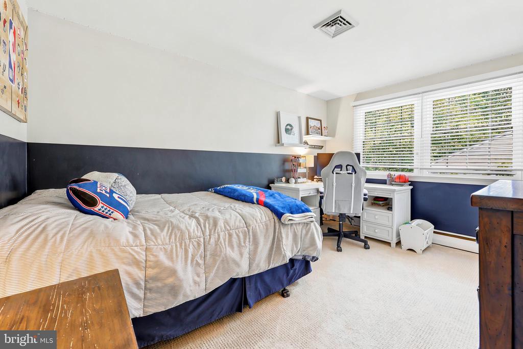 566 UPPER WEADLEY ROAD
