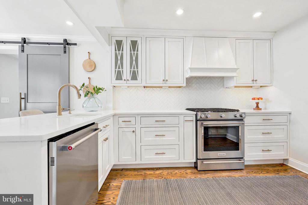 566 UPPER WEADLEY ROAD