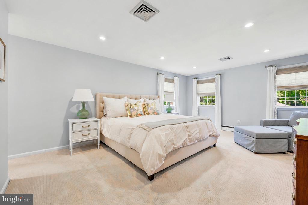 566 UPPER WEADLEY ROAD