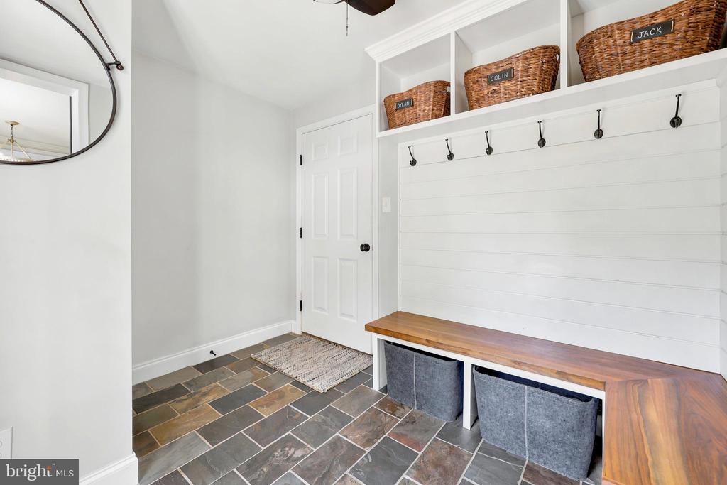 566 UPPER WEADLEY ROAD