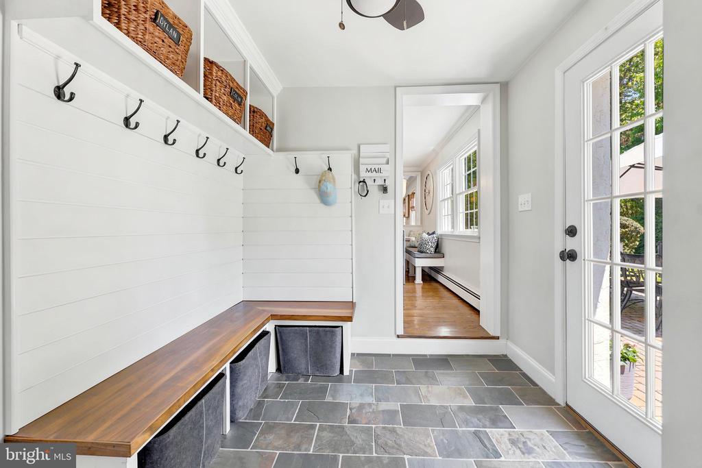 566 UPPER WEADLEY ROAD