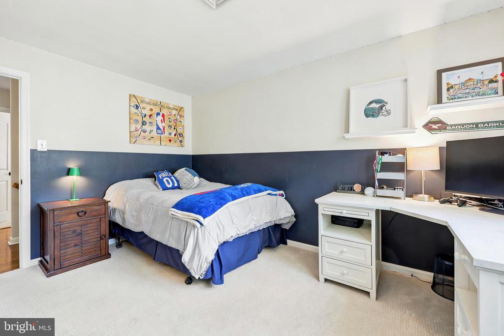 566 UPPER WEADLEY ROAD
