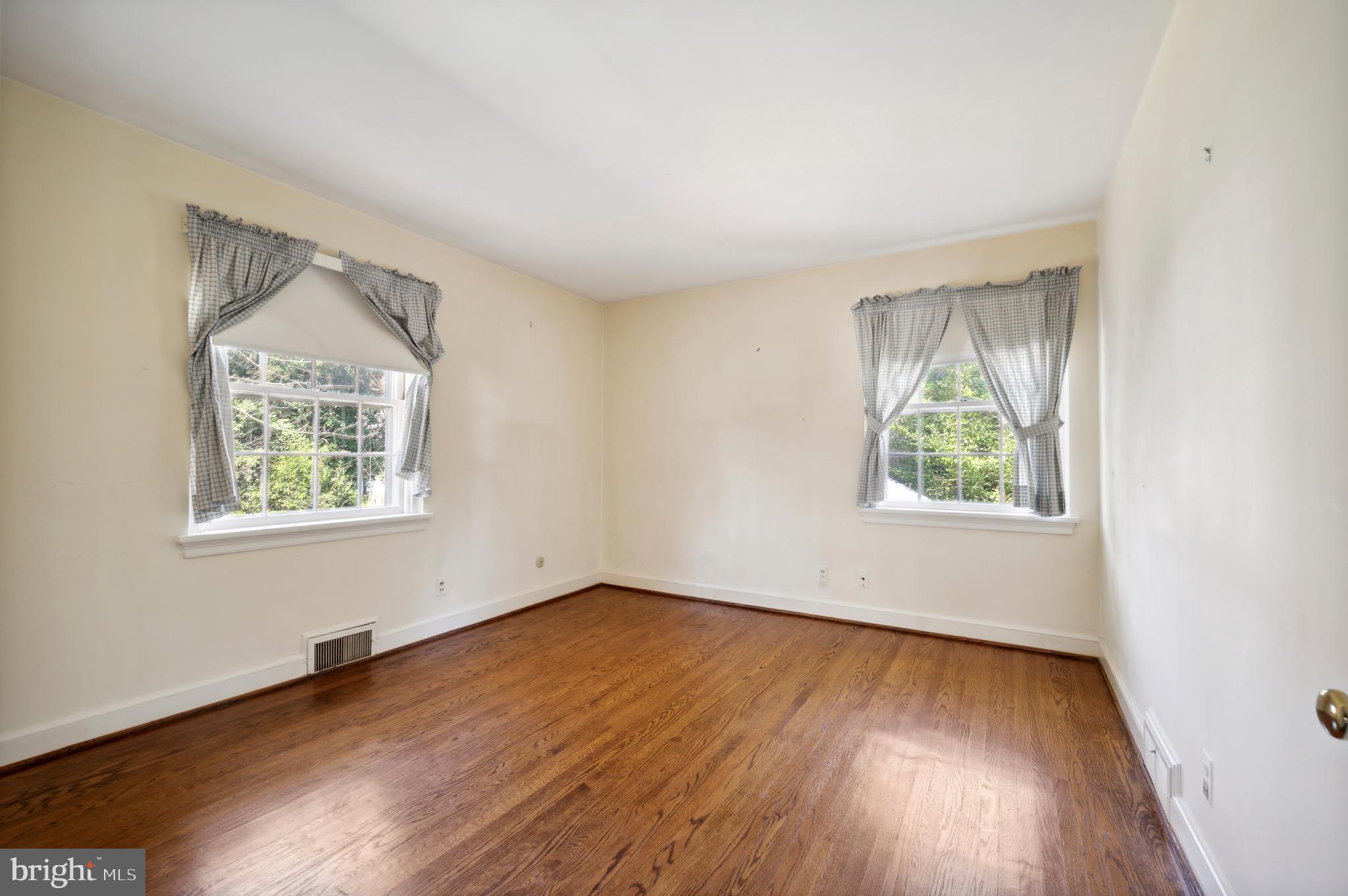 517 CRESHEIM VALLEY ROAD