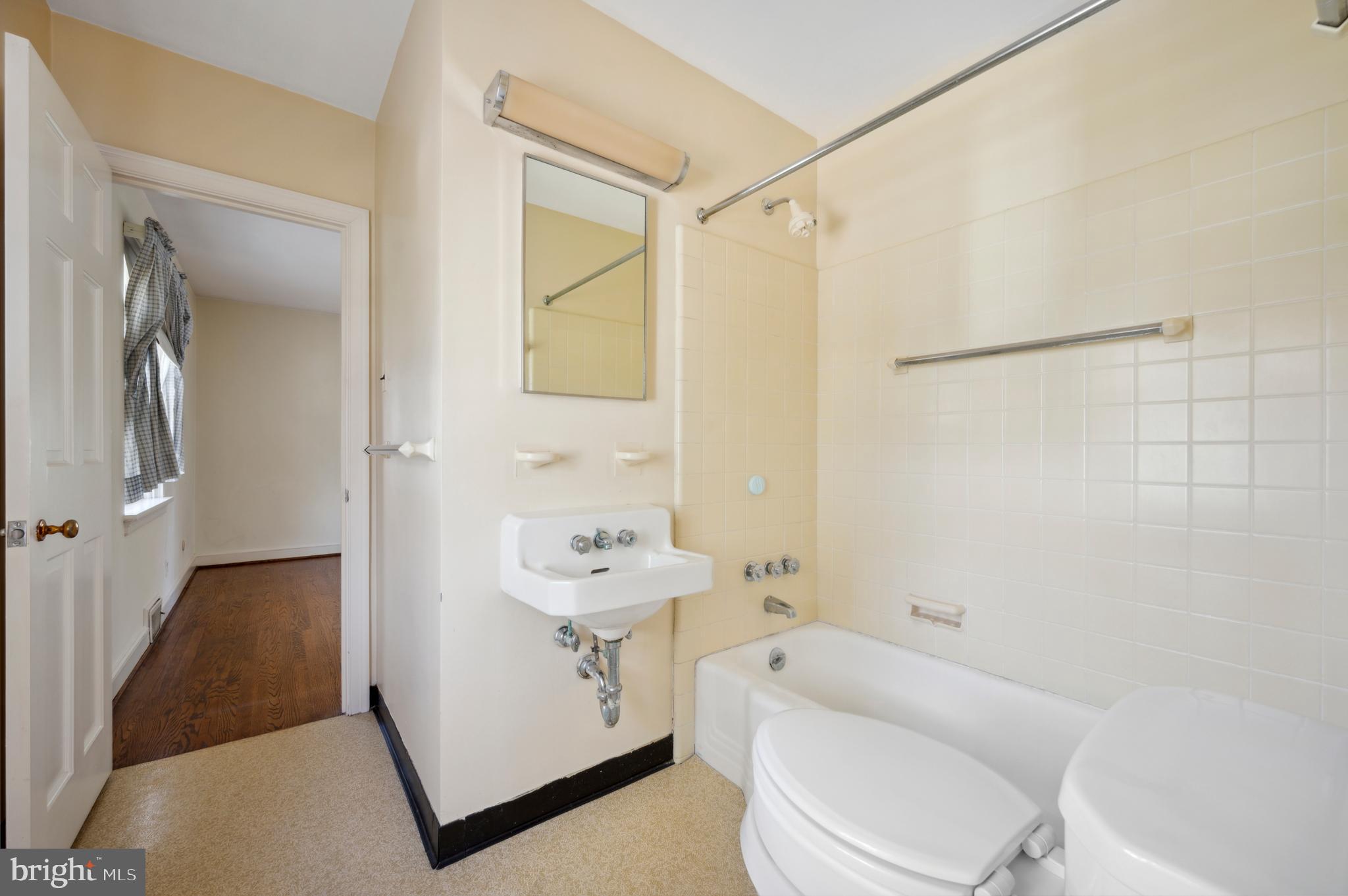 517 CRESHEIM VALLEY ROAD