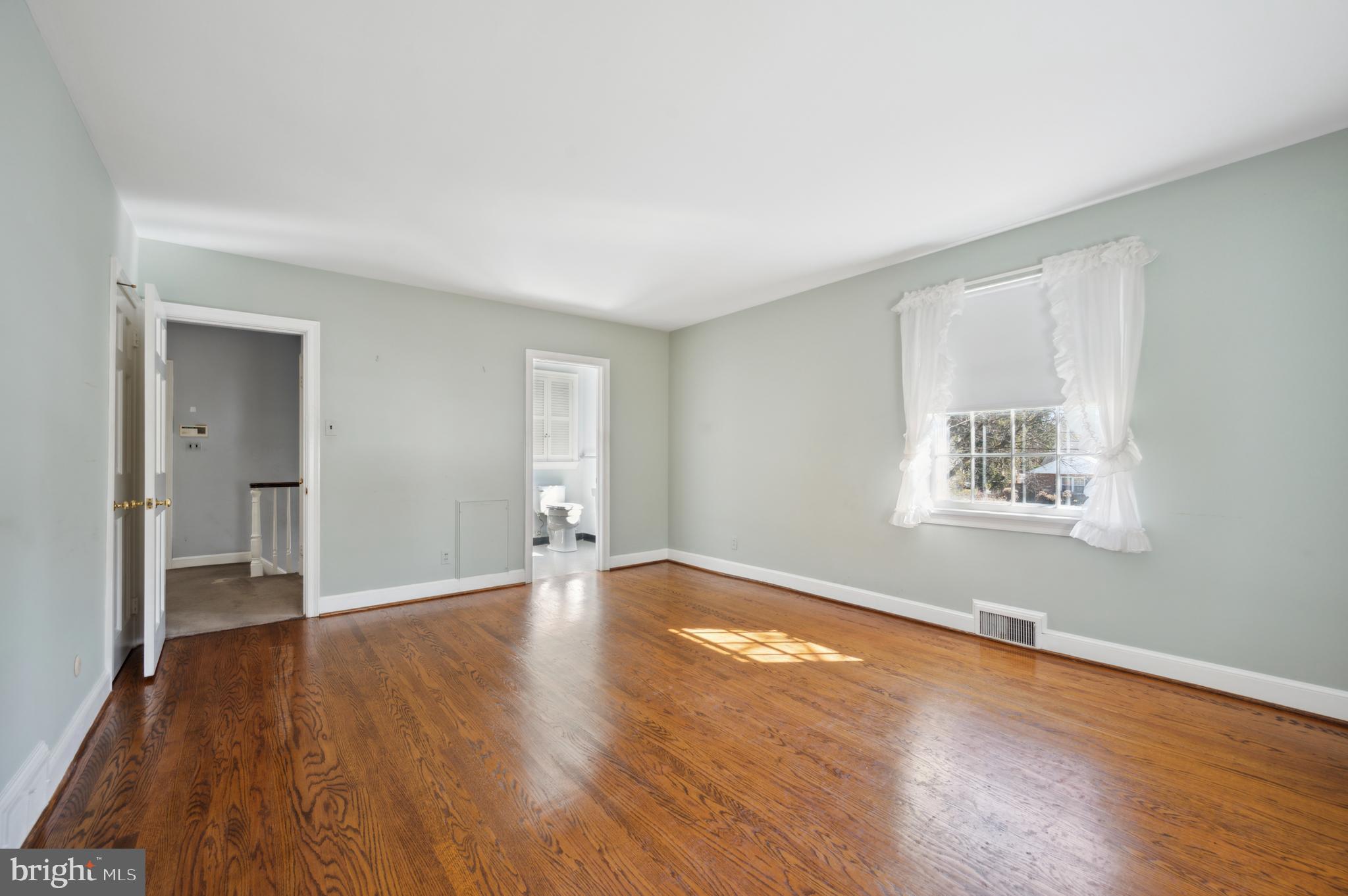 517 CRESHEIM VALLEY ROAD