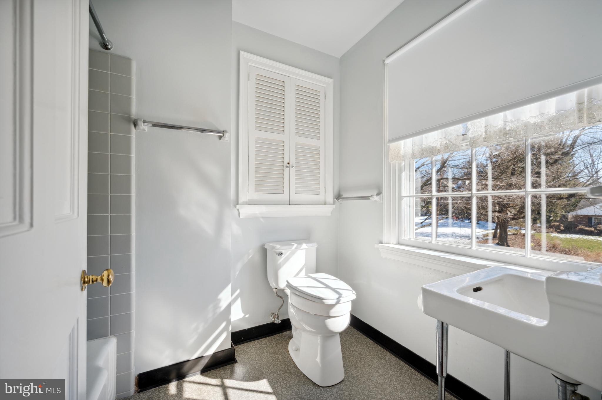 517 CRESHEIM VALLEY ROAD