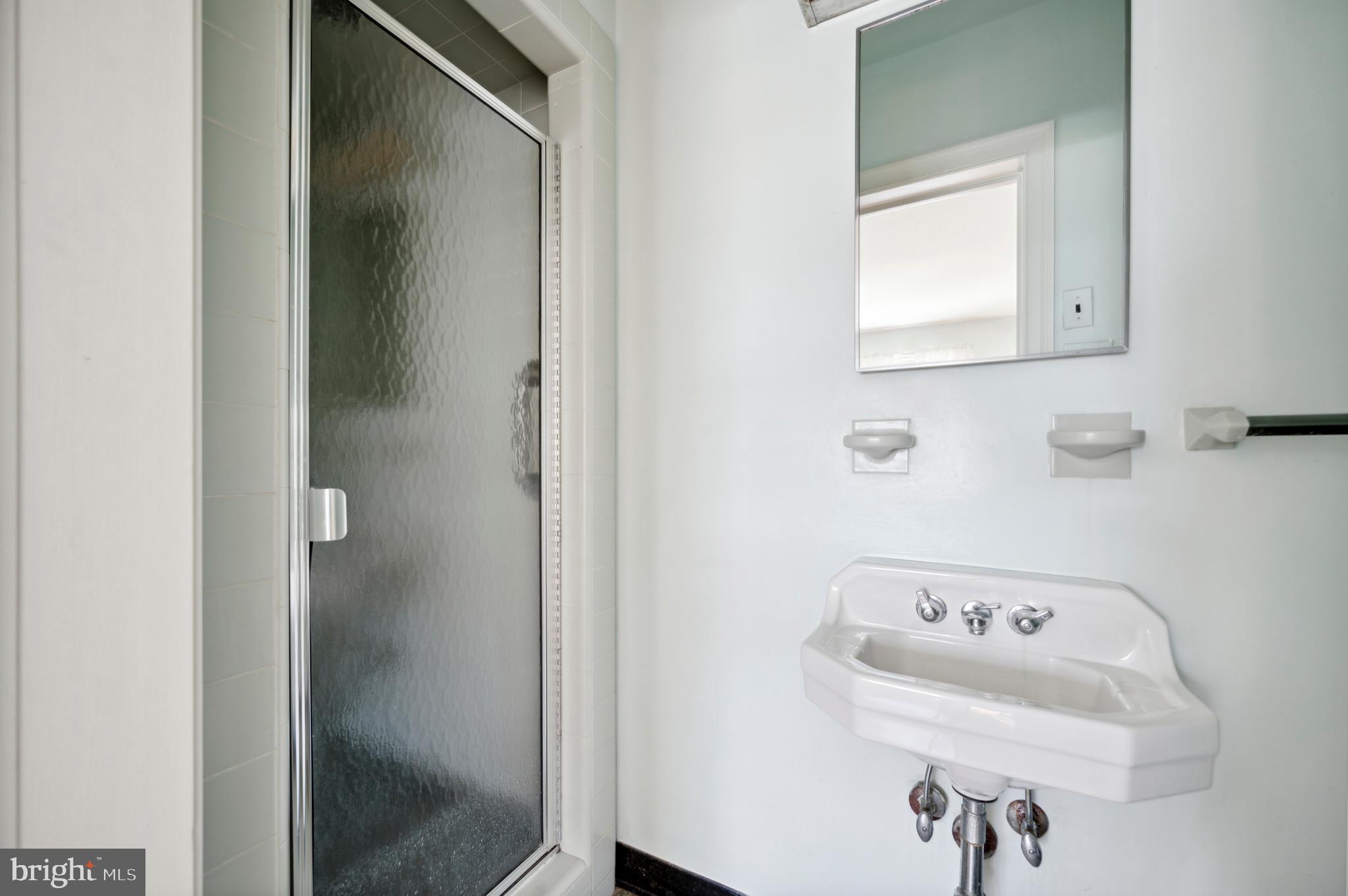 517 CRESHEIM VALLEY ROAD