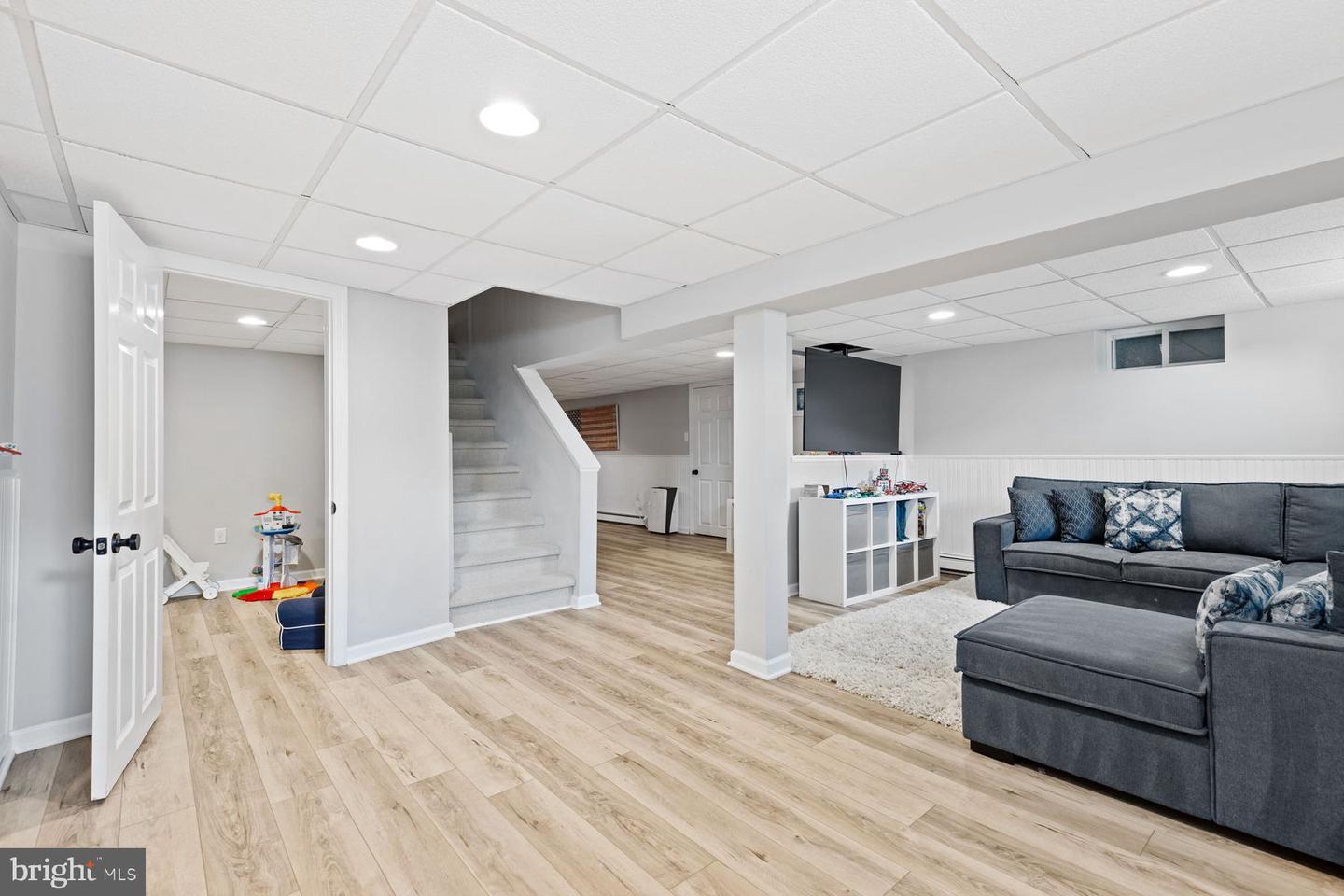 1537 Temple Dr
