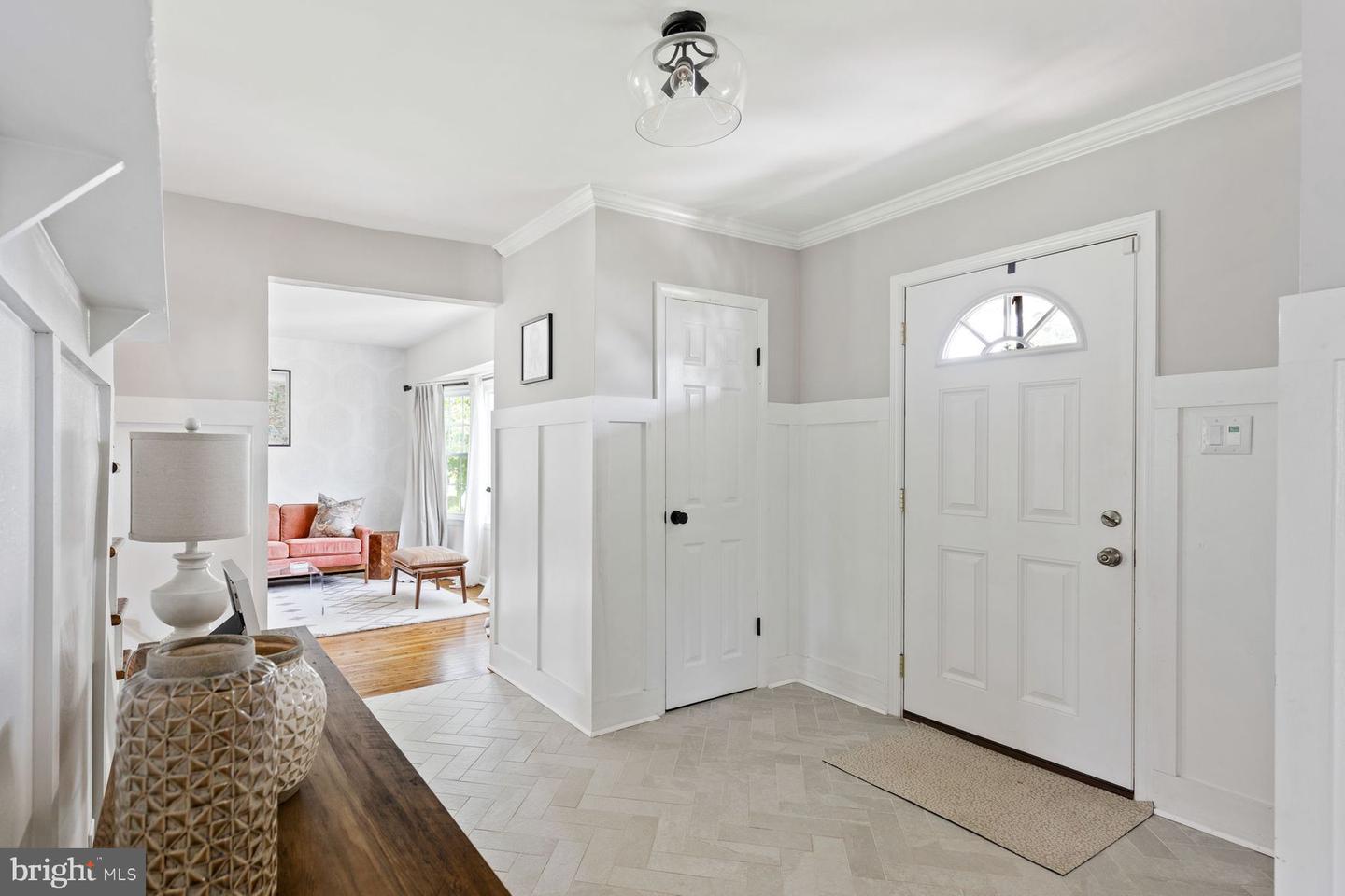 1537 Temple Dr