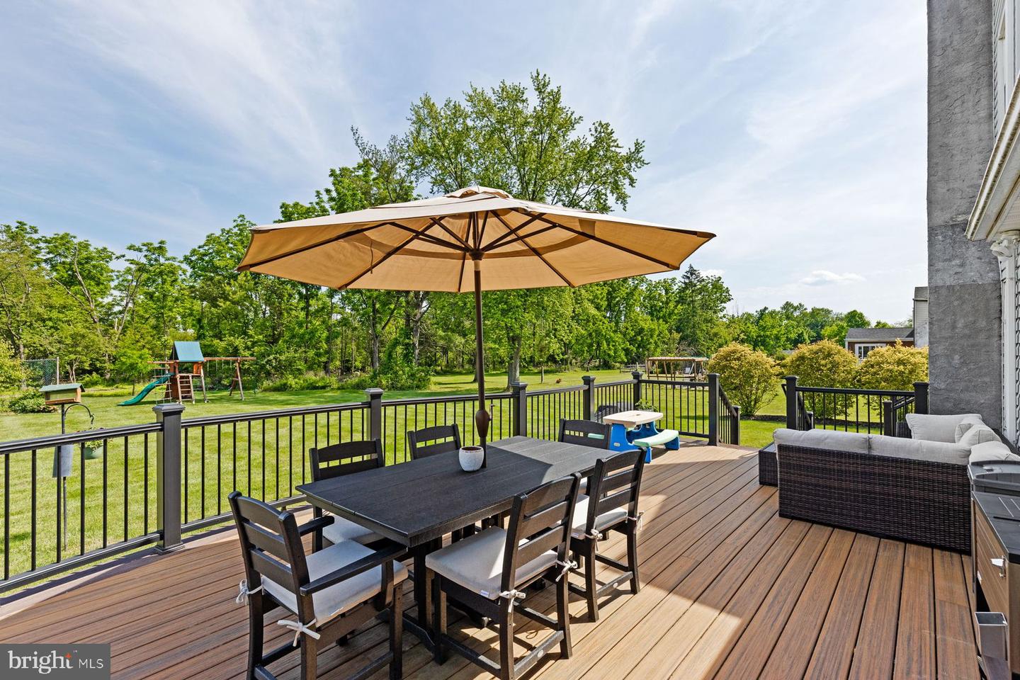 1537 Temple Dr