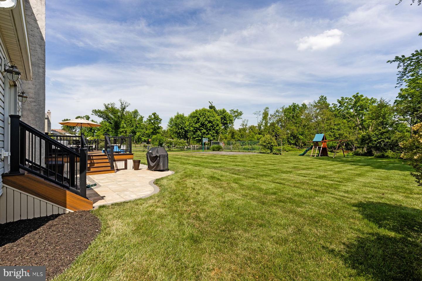 1537 Temple Dr