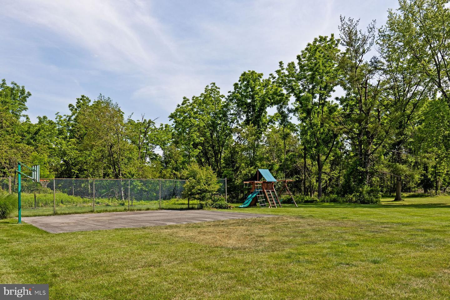 1537 Temple Dr