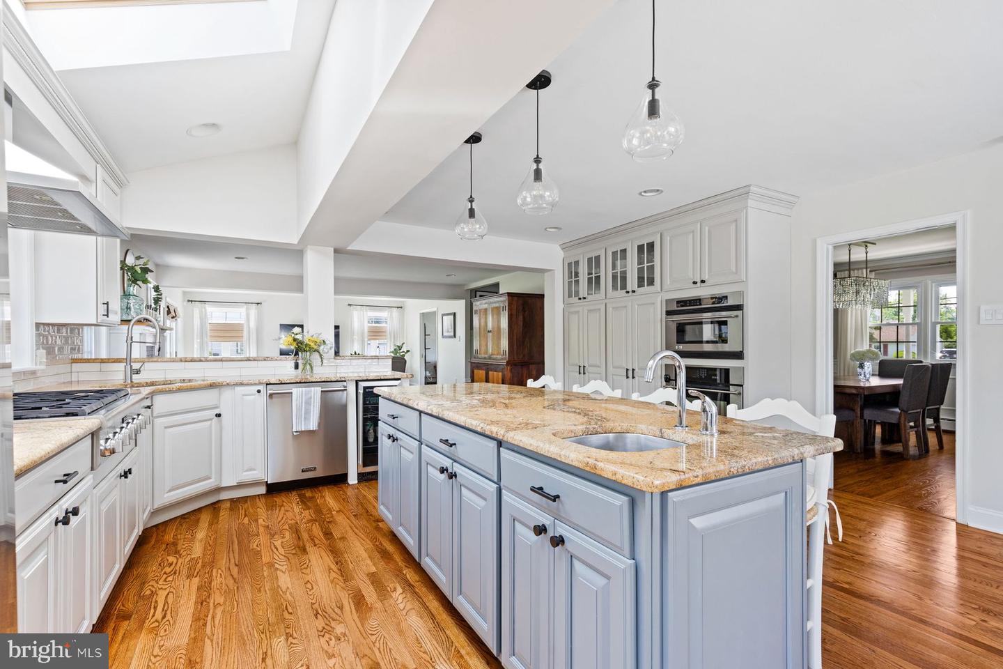 1537 Temple Dr