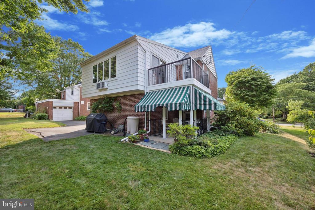 235 ROBERTS AVENUE
