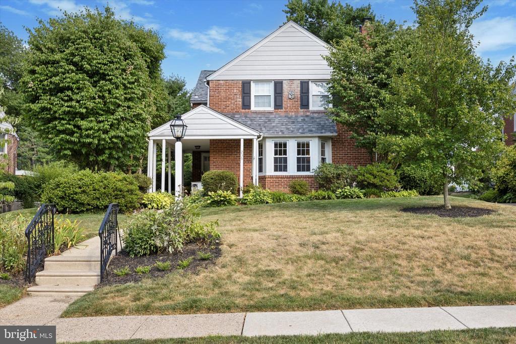235 ROBERTS AVENUE