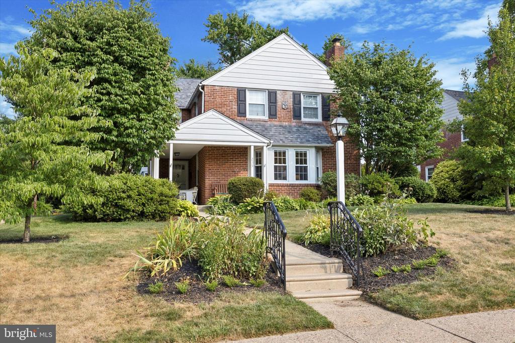235 ROBERTS AVENUE