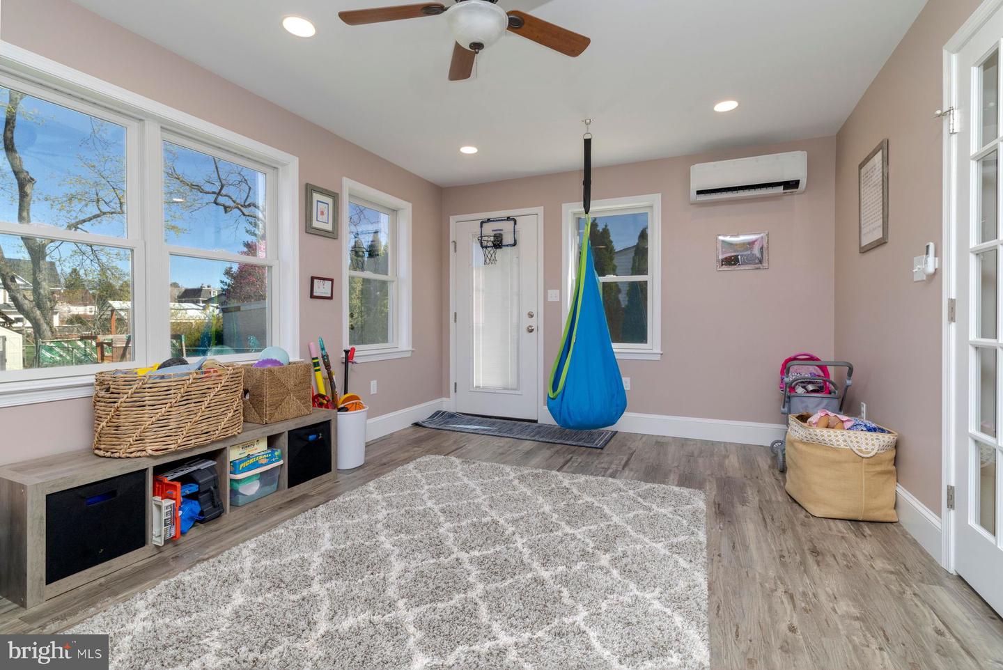21 Weiss Ave
