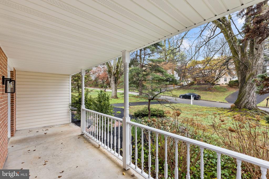 715 FALCON DRIVE