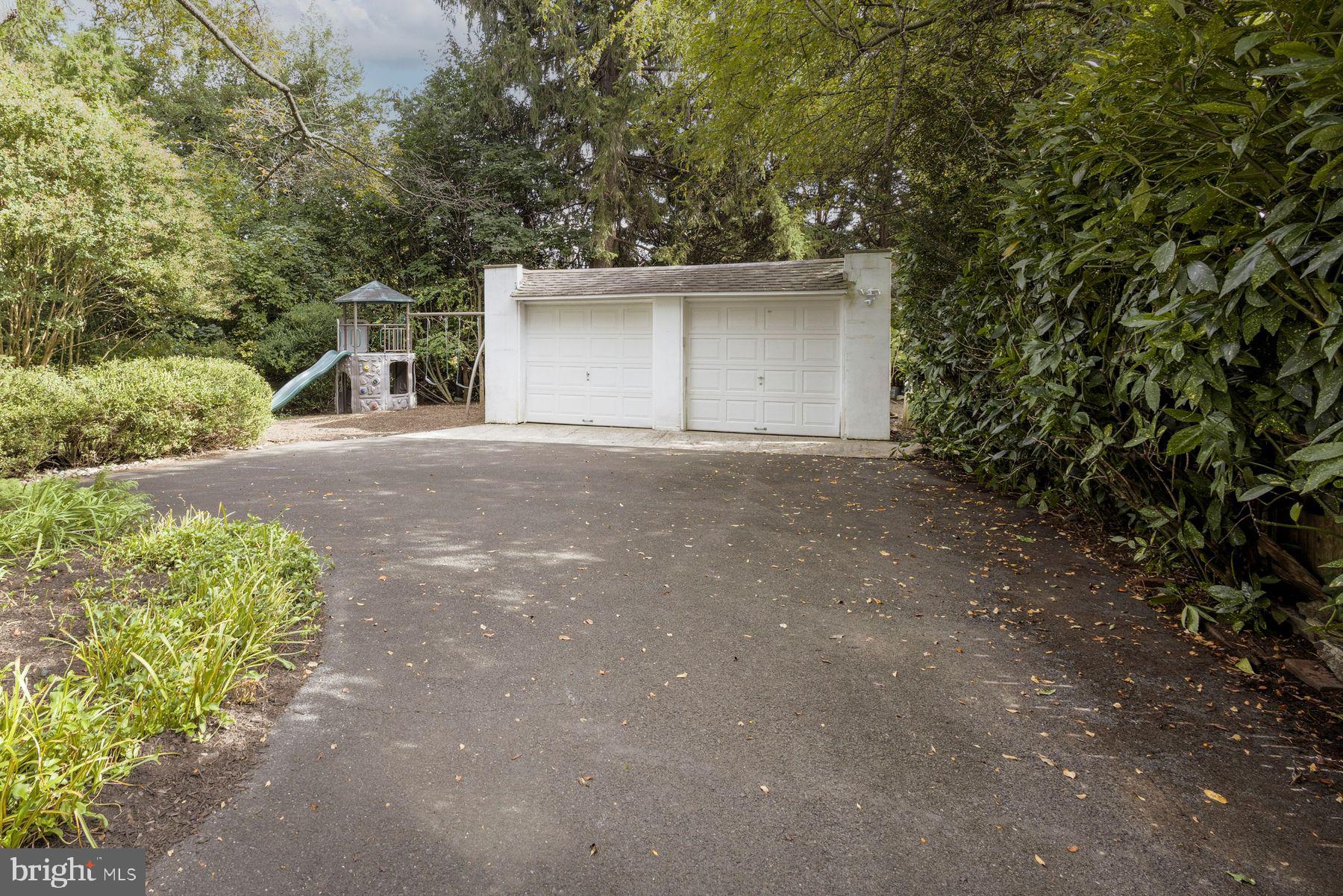 52 GROVE AVENUE