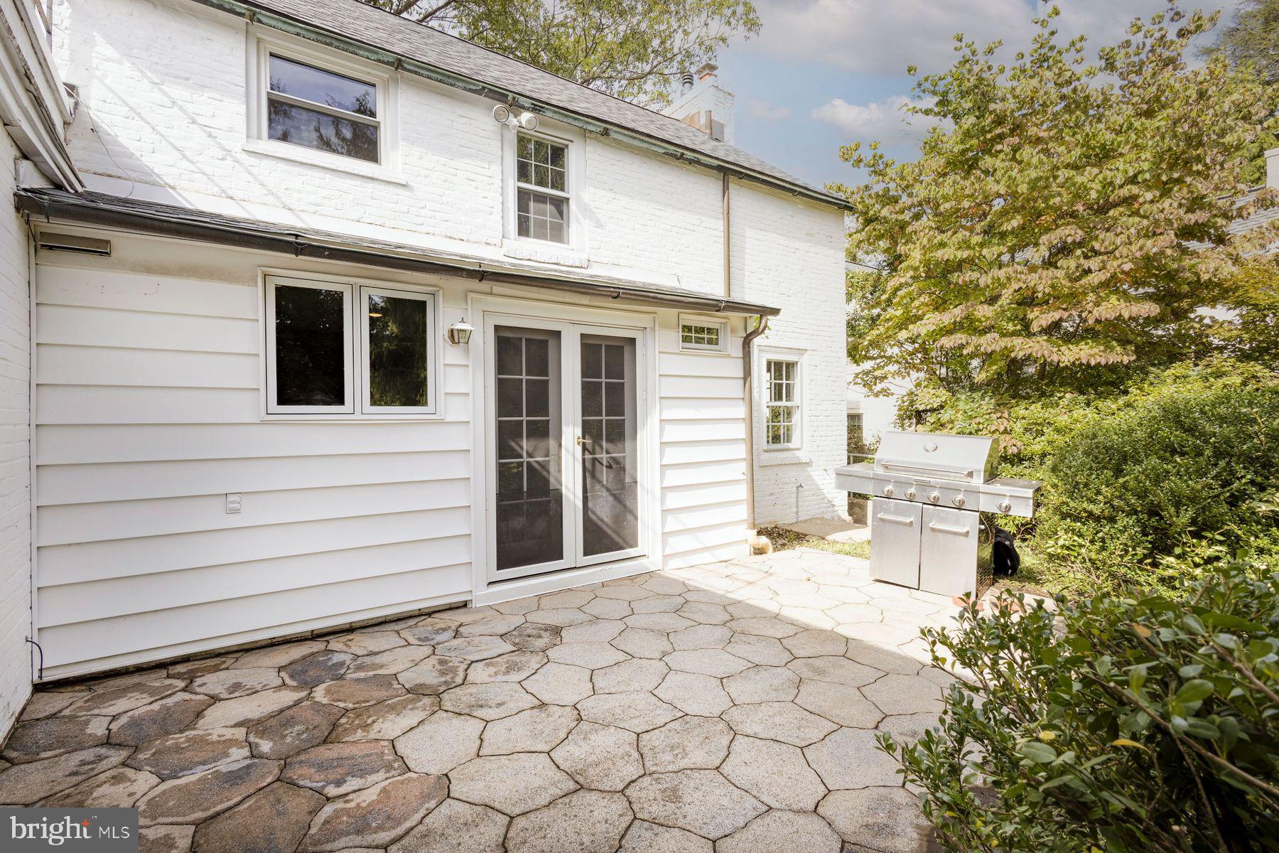 52 GROVE AVENUE