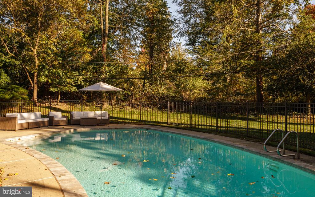 247 MEETINGHOUSE ROAD