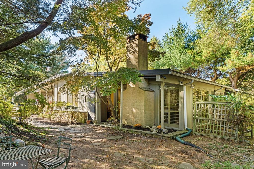 809 CHURCH ROAD