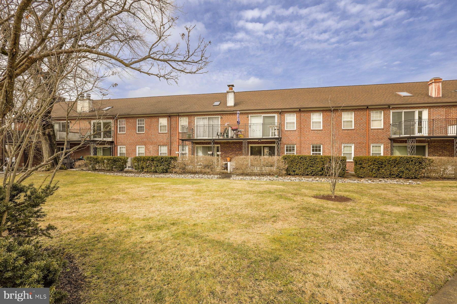 922 MONTGOMERY AVENUE K2