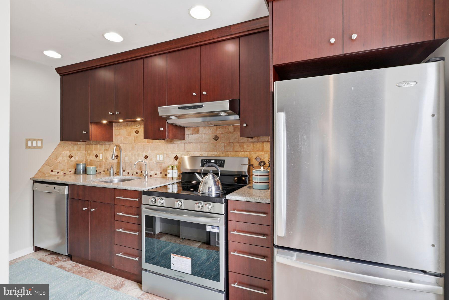 922 MONTGOMERY AVENUE K2