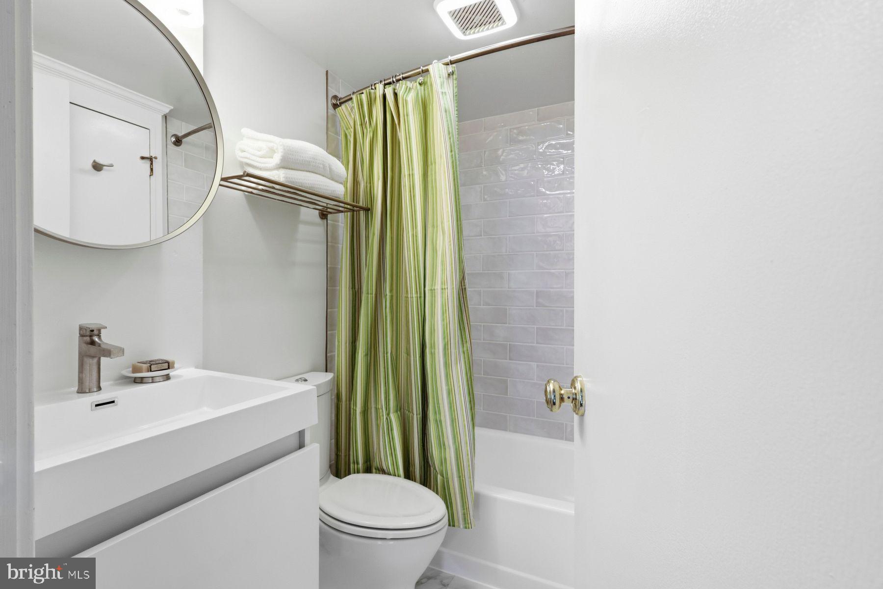 922 MONTGOMERY AVENUE K2