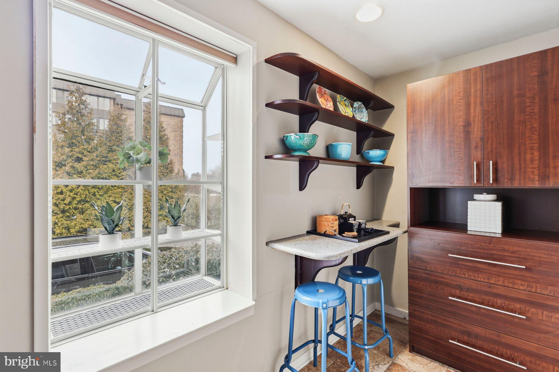 922 MONTGOMERY AVENUE K2