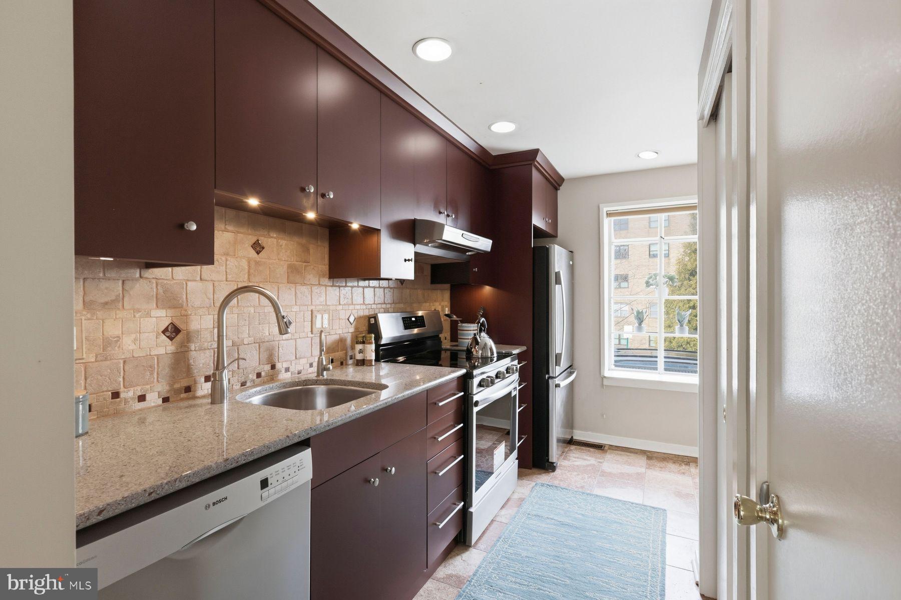 922 MONTGOMERY AVENUE K2