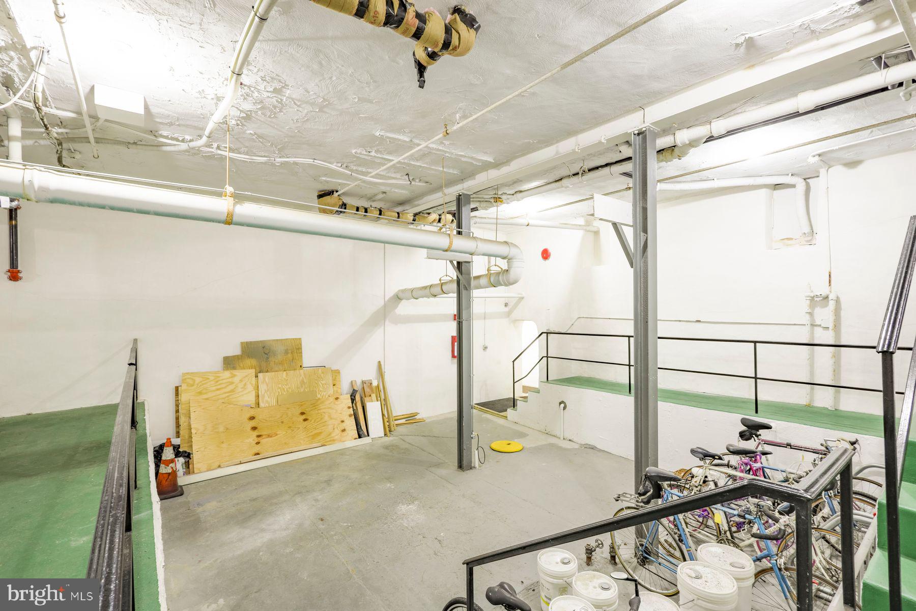 922 MONTGOMERY AVENUE K2