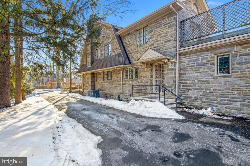 1605 ASHBOURNE ROAD