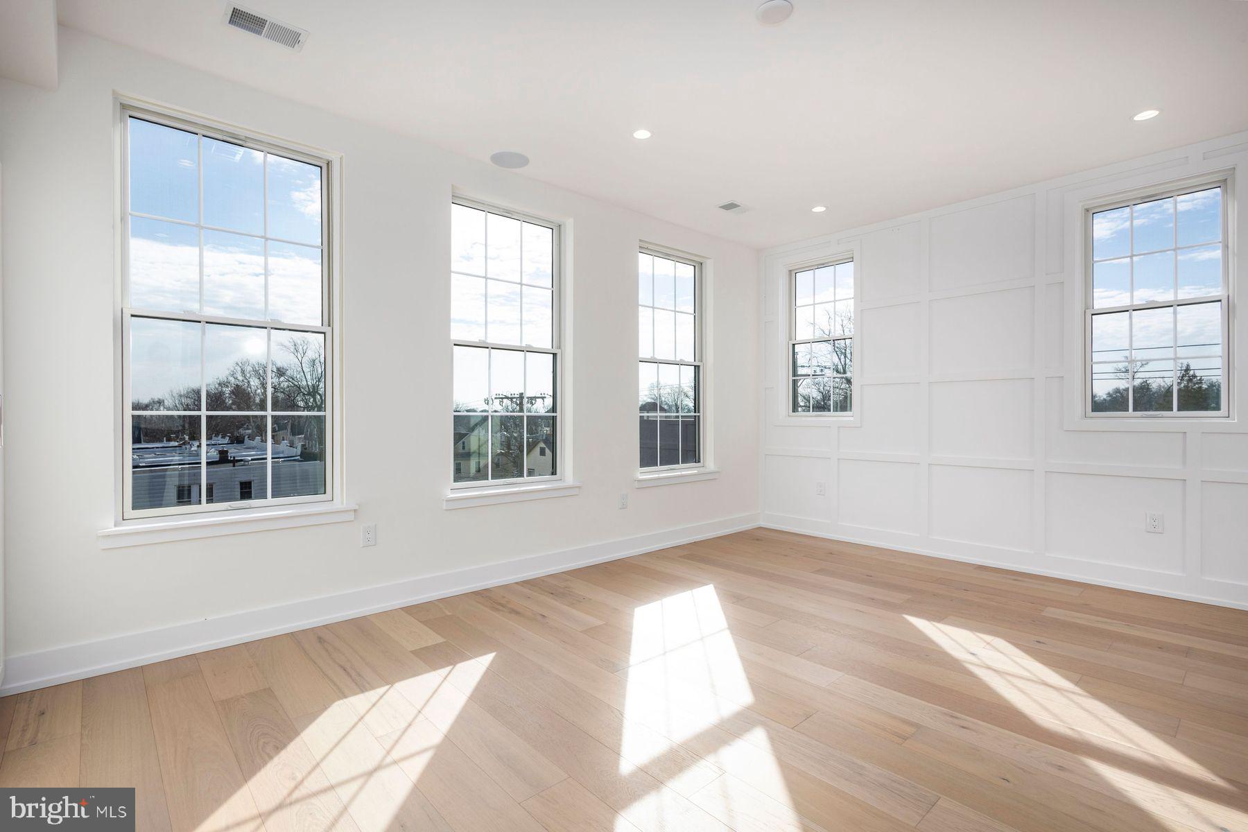 1096 E WILLOW GROVE AVENUE