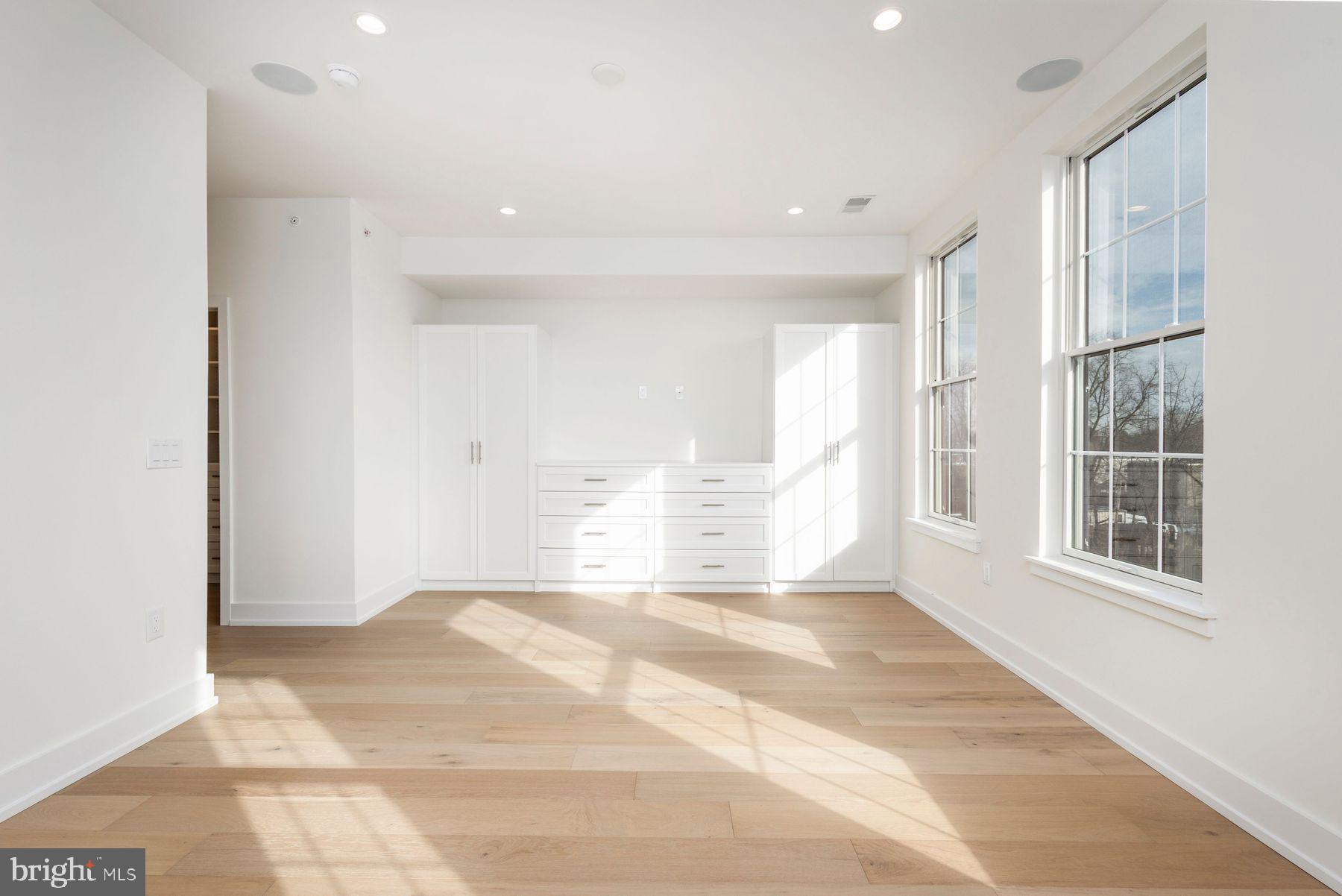 1096 E WILLOW GROVE AVENUE