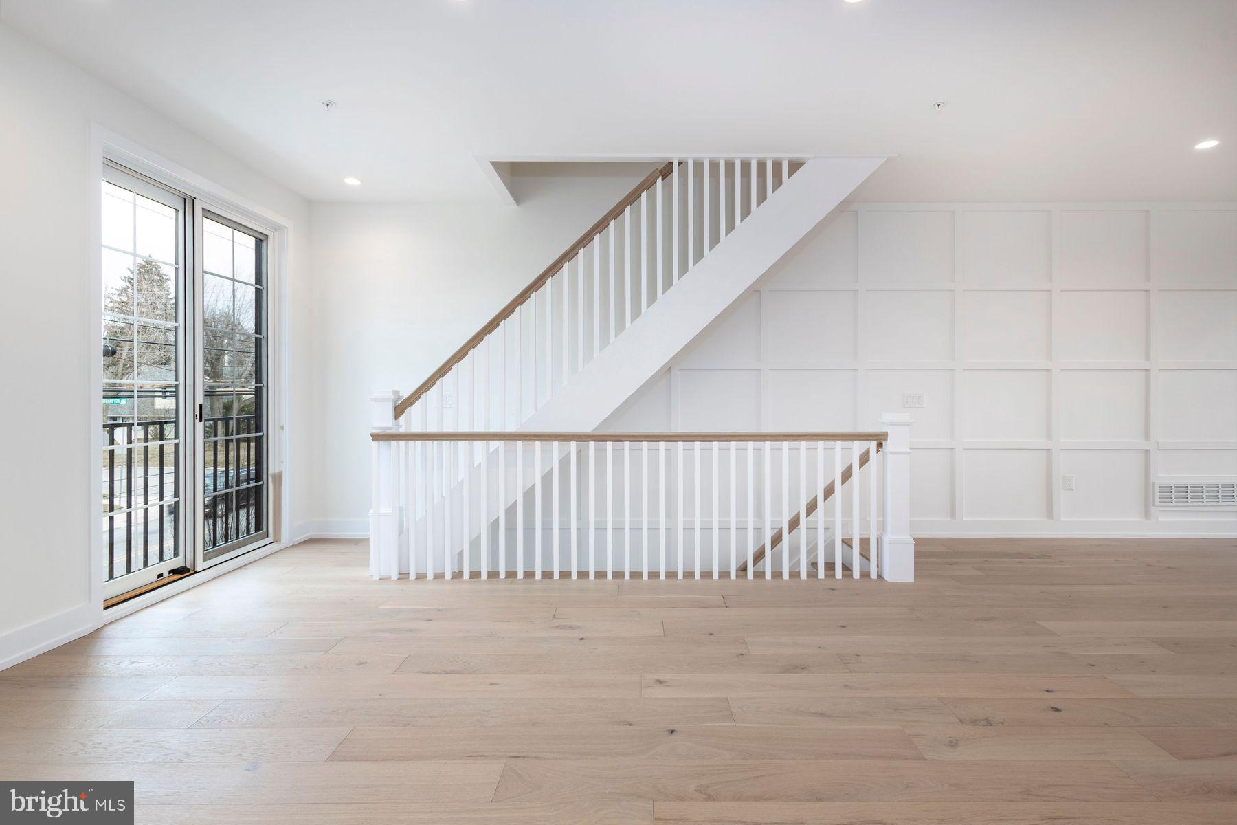 1096 E WILLOW GROVE AVENUE