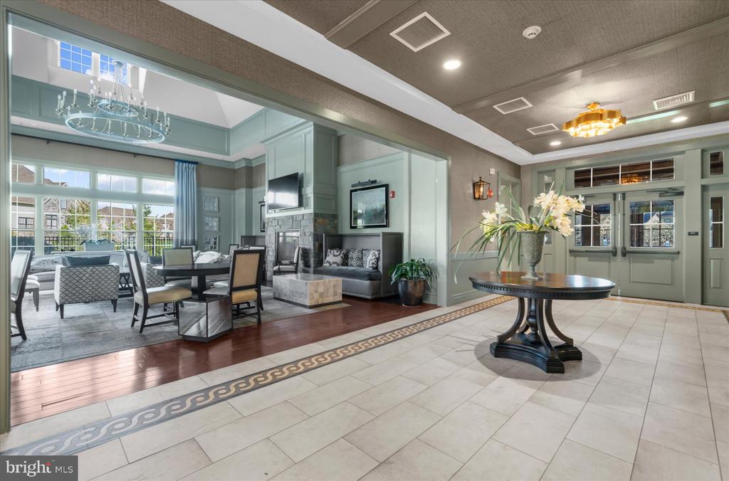 6022 CREEKSIDE DR