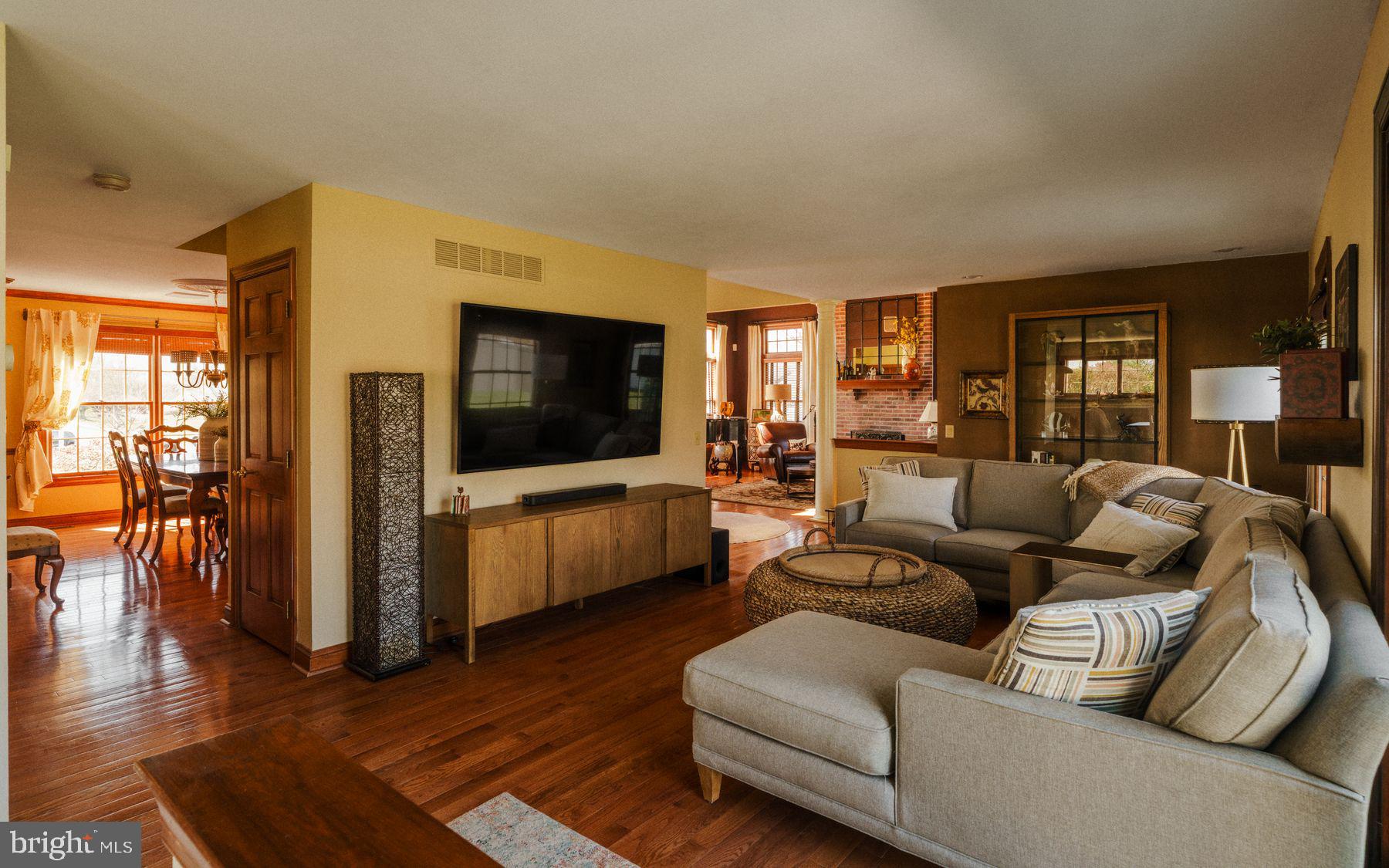 614 GLENVIEW DRIVE