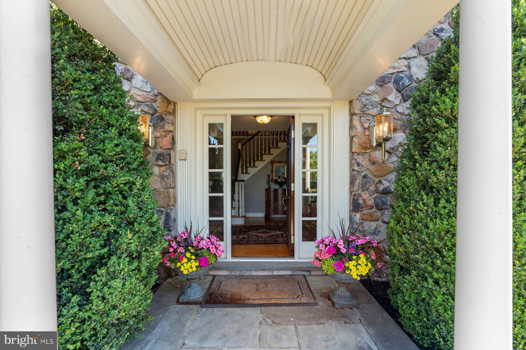 1017 LORIEN DRIVE