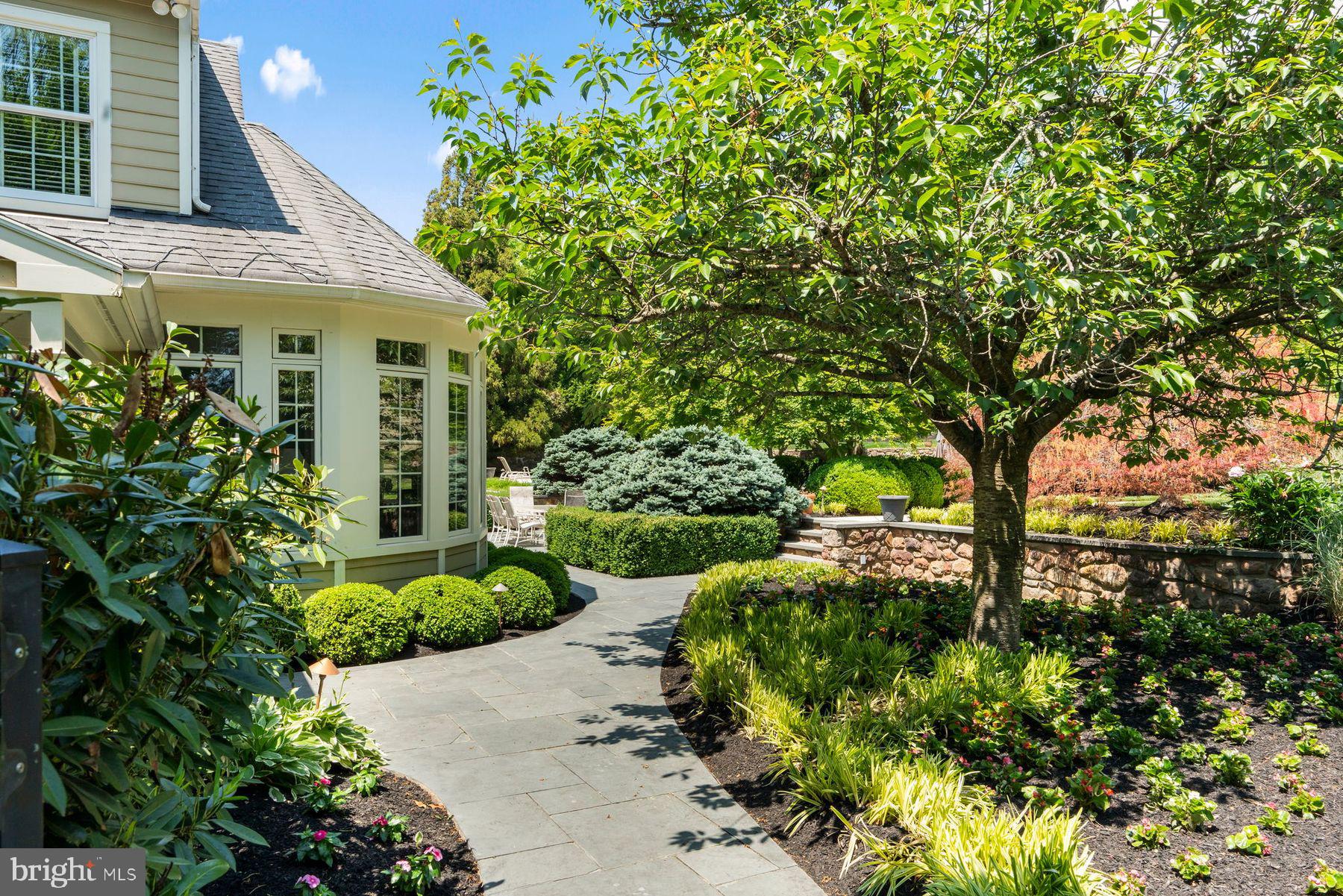 1017 LORIEN DRIVE