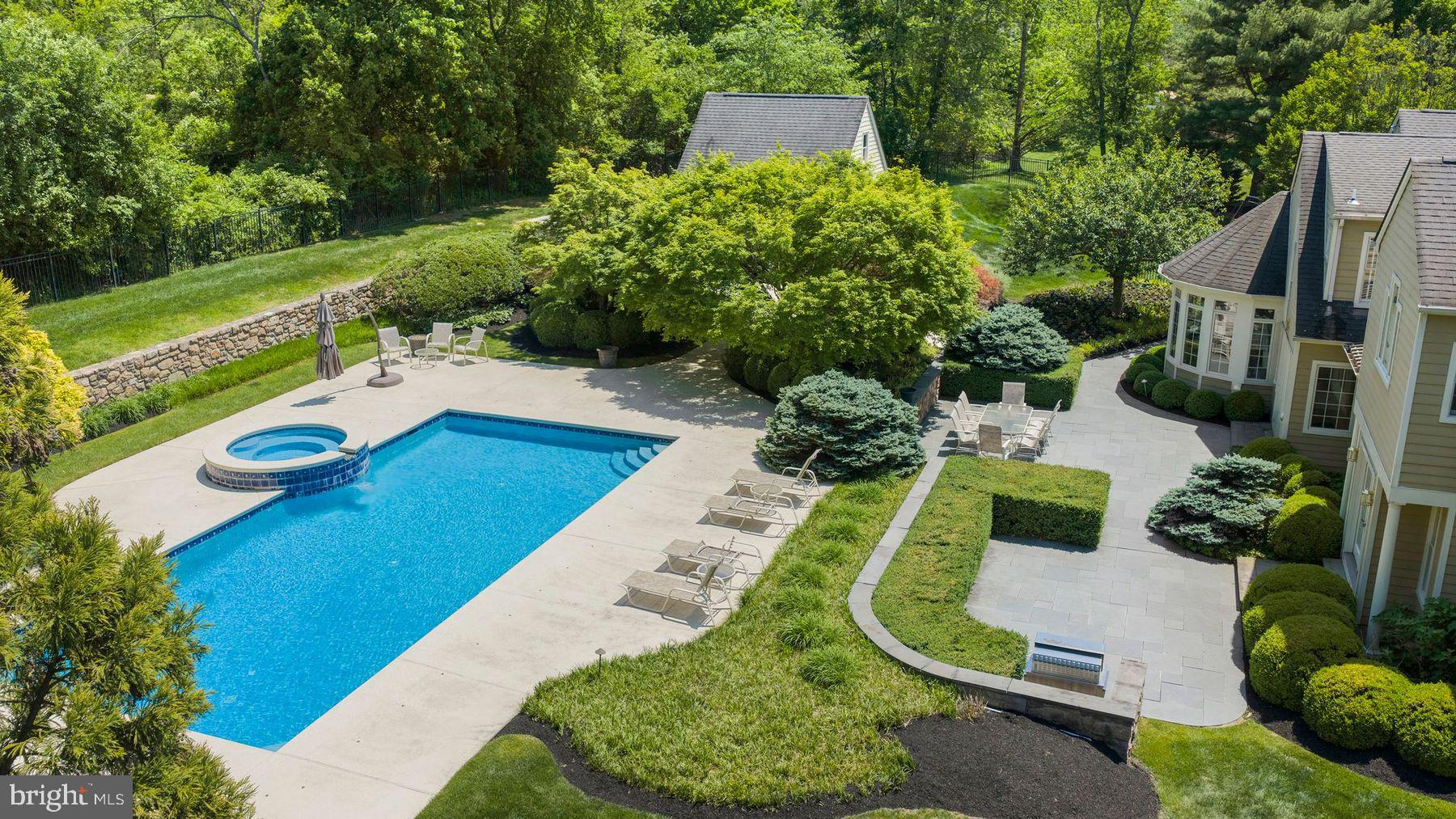 1017 LORIEN DRIVE
