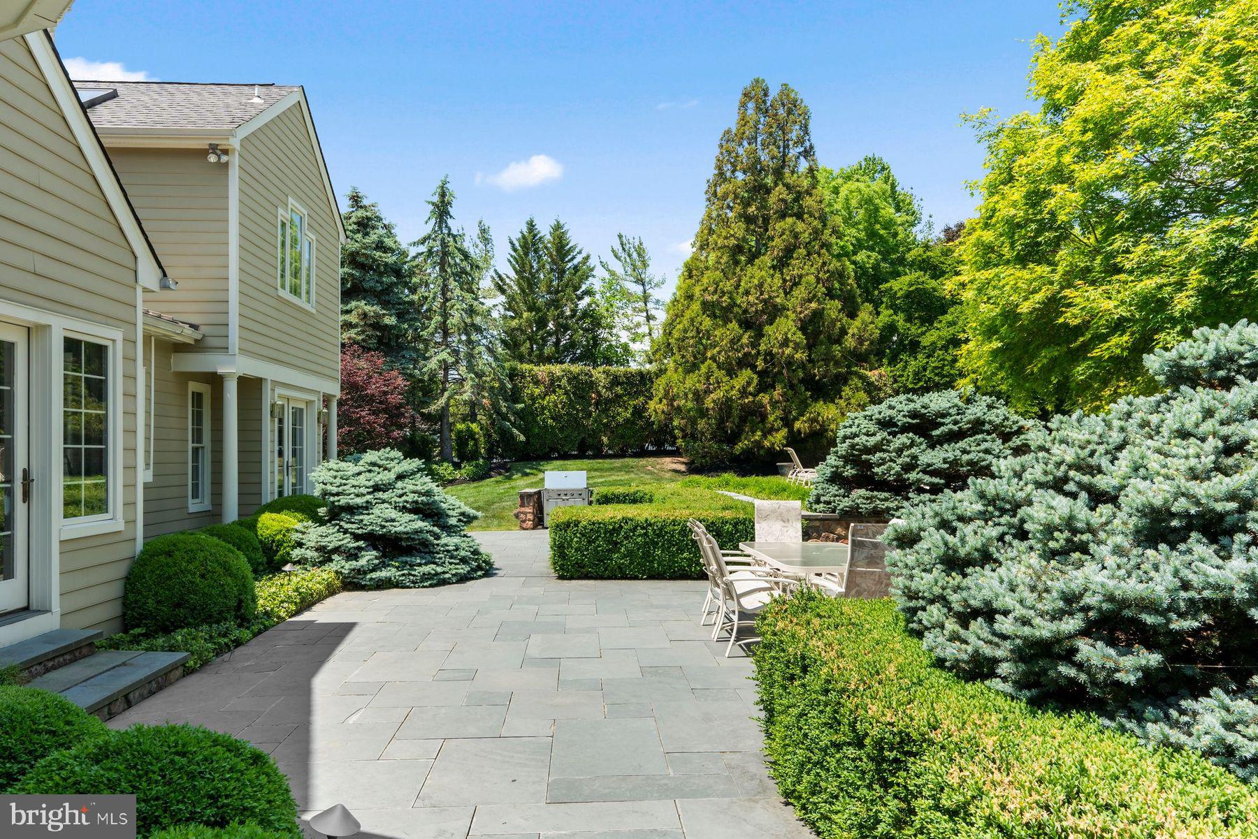 1017 LORIEN DRIVE