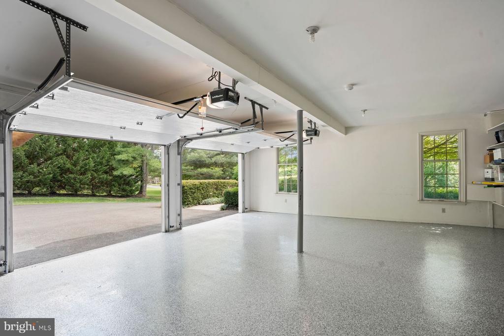 1017 LORIEN DRIVE
