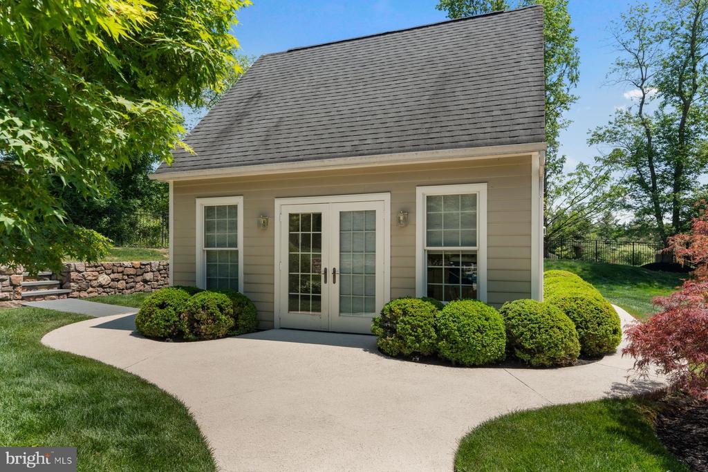 1017 LORIEN DRIVE