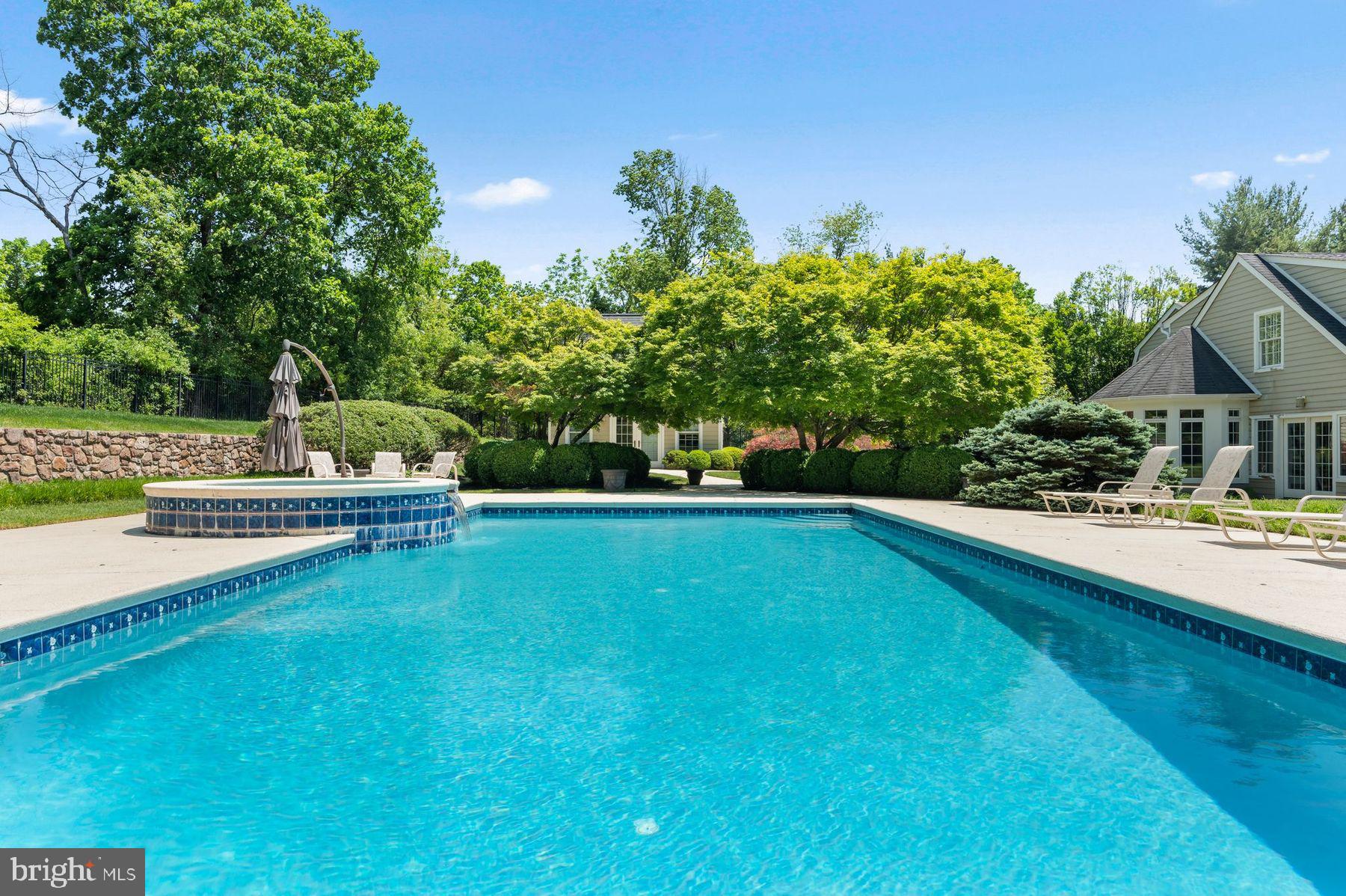1017 LORIEN DRIVE