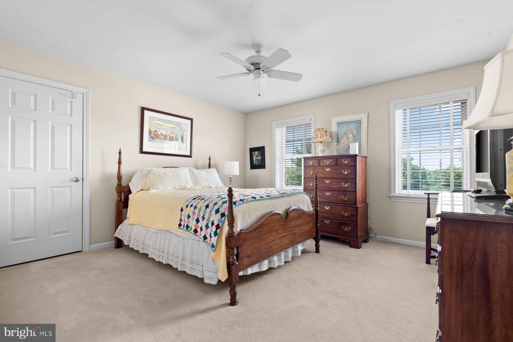 1017 LORIEN DRIVE