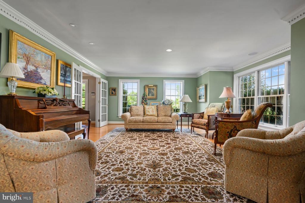 1017 LORIEN DRIVE