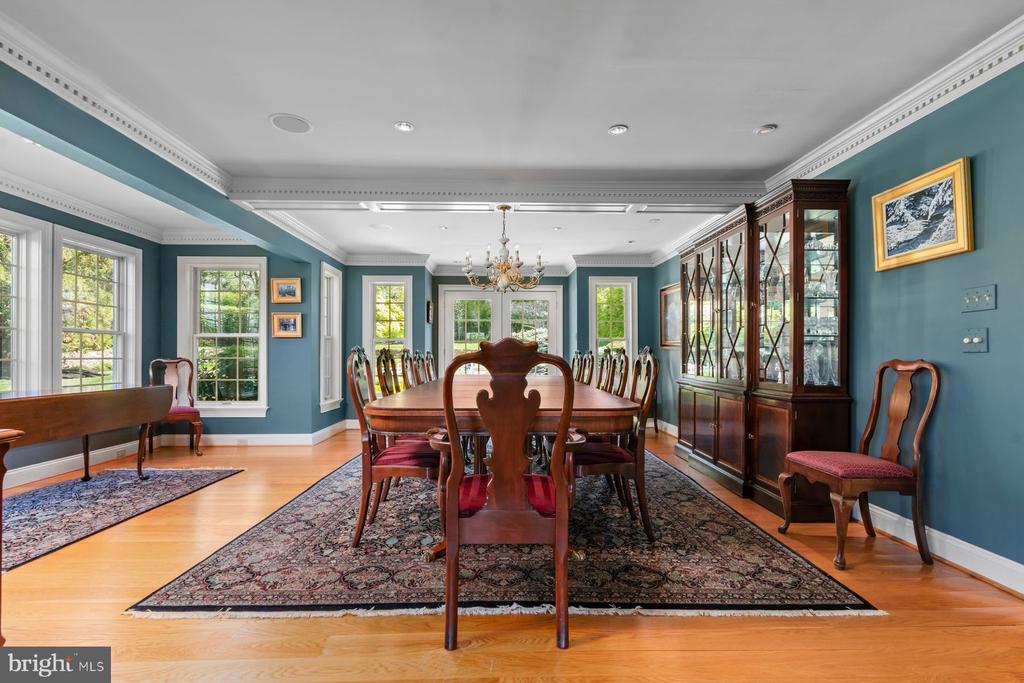 1017 LORIEN DRIVE