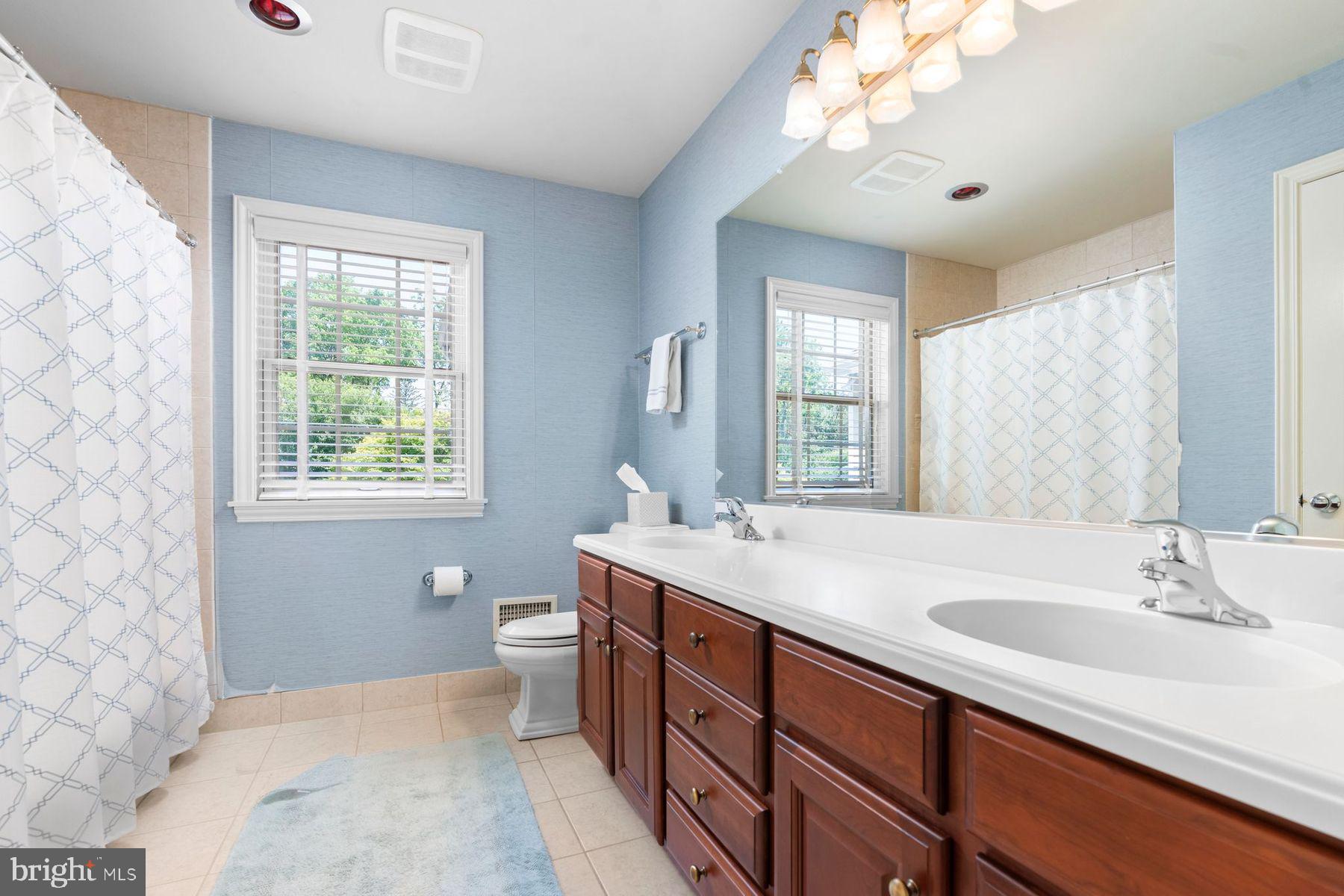 1017 LORIEN DRIVE