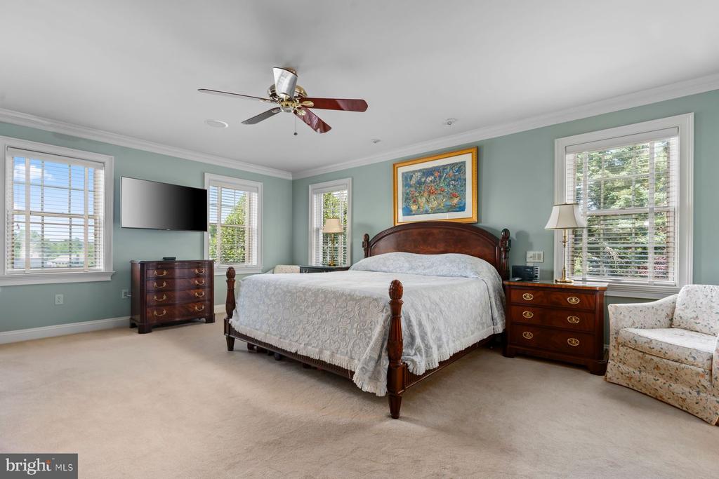 1017 LORIEN DRIVE